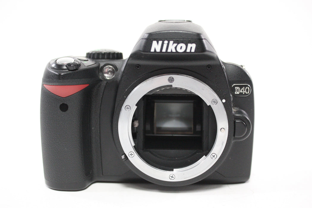 Nikon D40 DSLR Camera with Nikon 18-55mm f/3.5-5.6G II DX Nikkor AF-S Lens with Shutter Count 3,108