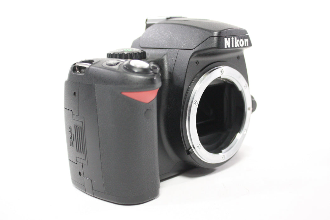 Nikon D40 DSLR Camera with Nikon 18-55mm f/3.5-5.6G II DX Nikkor AF-S Lens with Shutter Count 3,108