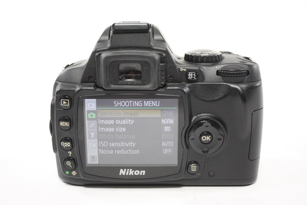 Nikon D40 DSLR Camera with Nikon 18-55mm f/3.5-5.6G II DX Nikkor AF-S Lens with Shutter Count 3,108