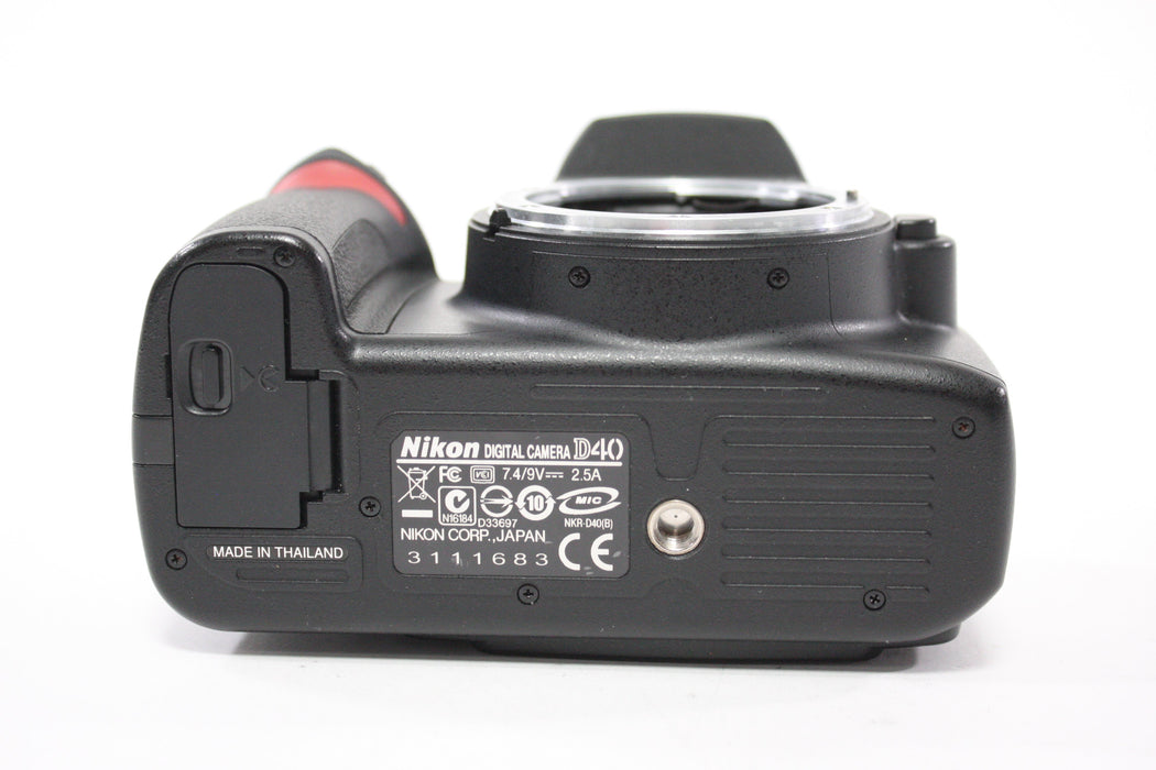Nikon D40 DSLR Camera with Nikon 18-55mm f/3.5-5.6G II DX Nikkor AF-S Lens with Shutter Count 3,108
