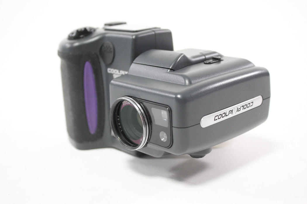 Nikon Coolpix E995 Digital Point and Shoot Camera