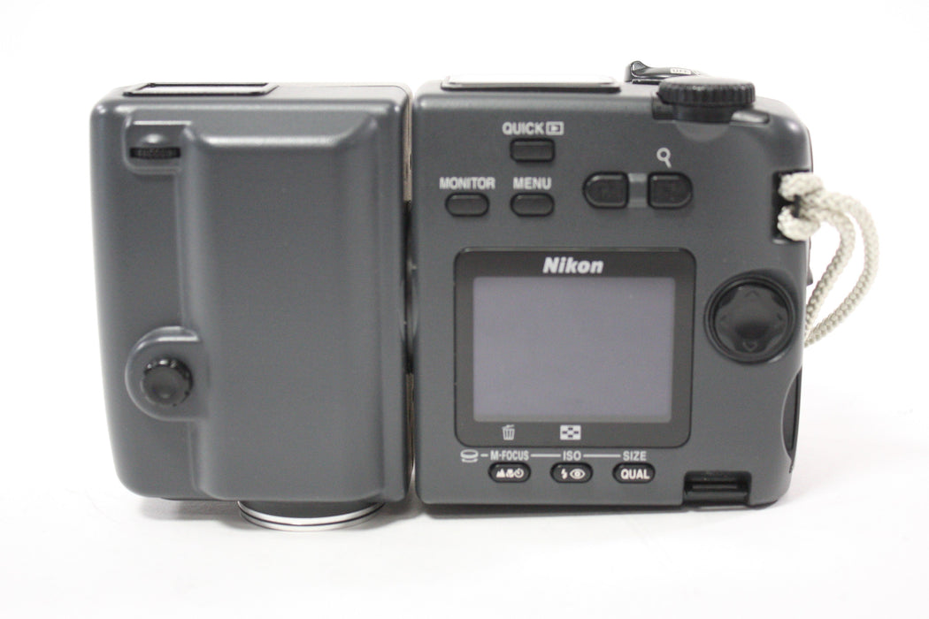 Nikon Coolpix E995 Digital Point and Shoot Camera