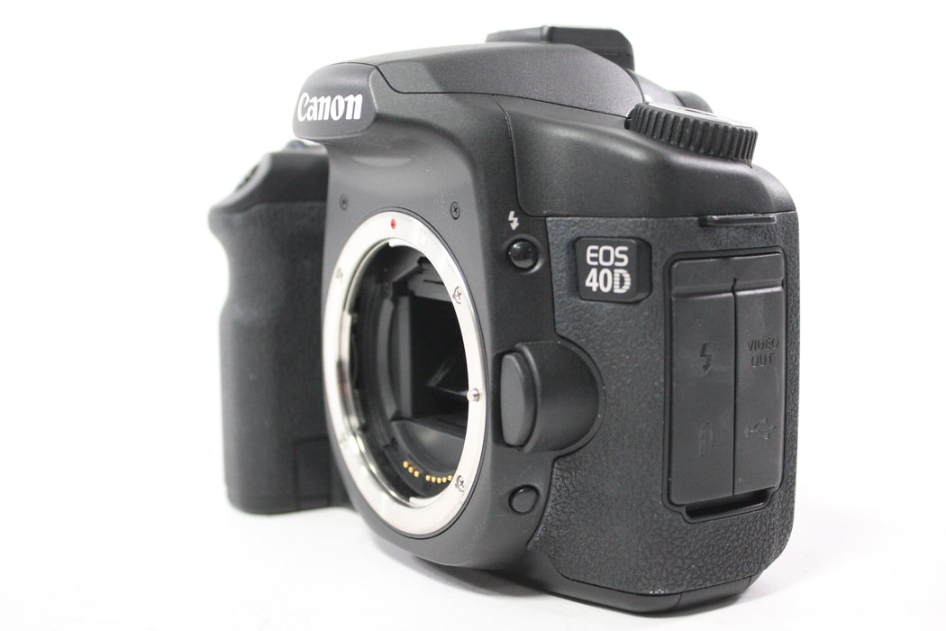 Canon EOS 40D DSLR Camera with 18-55mm f/3.5-5.6 IS II EF-S Lens with Shutter Count 305