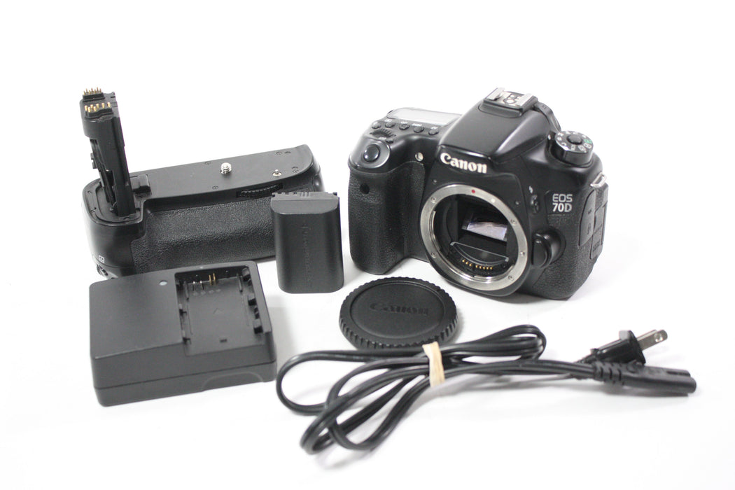 Canon 70D DSLR Camera Body with Shutter Count 31,469 With Meike MK-70D Grip (Please Read)