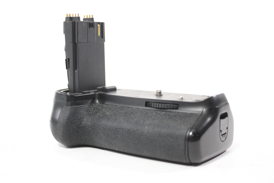 Canon 70D DSLR Camera Body with Shutter Count 31,469 With Meike MK-70D Grip (Please Read)