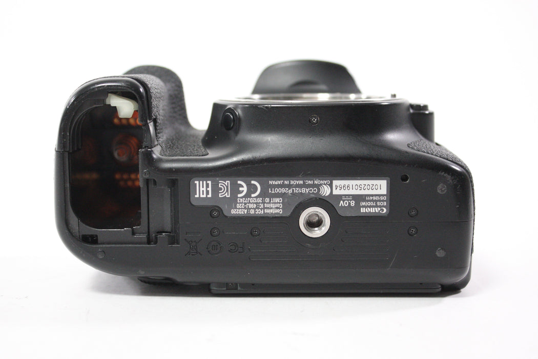 Canon 70D DSLR Camera Body with Shutter Count 31,469 With Meike MK-70D Grip (Please Read)