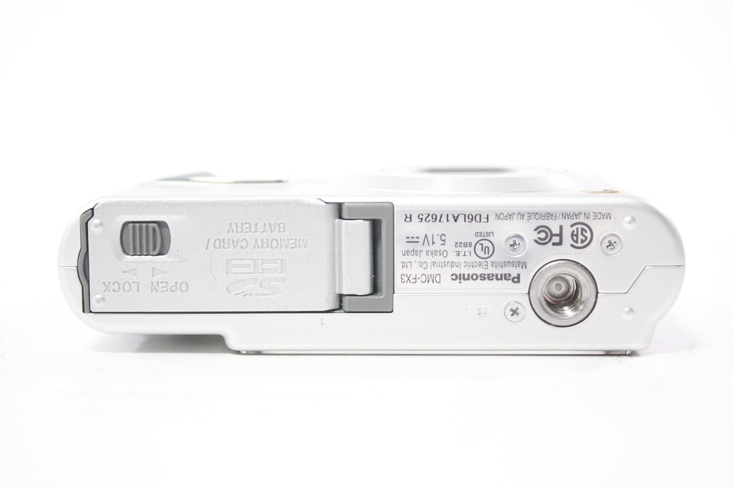 Panasonic Lumix DMC-FX3 Digital Point and Shoot Camera 3x Zoom 6.0mp (Silver)