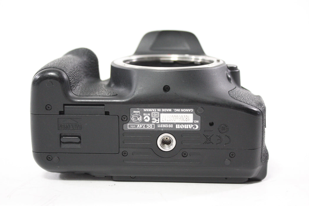 Canon EOS Rebel T3i DSLR Camera with 18-55mm f/3.5-5.6 EF-S IS II Lens with Shutter Count 8,778 (Please Read)