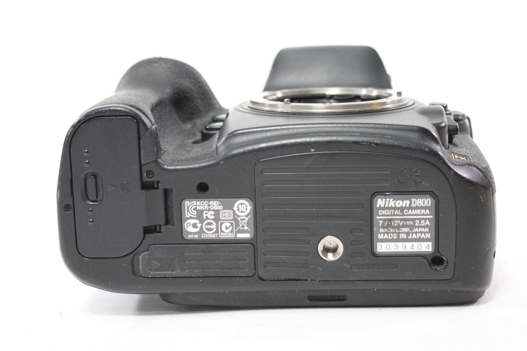 Nikon D800 DSLR Camera Body with Shutter Count 68,796 with Kirk Photo BL-D800 L Bracket
