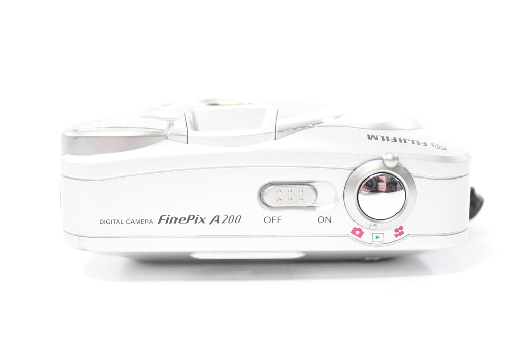Fujifilm Finepix A200 Digital Point and Shoot Camera 2.5x Zoom 2mp (Silver)