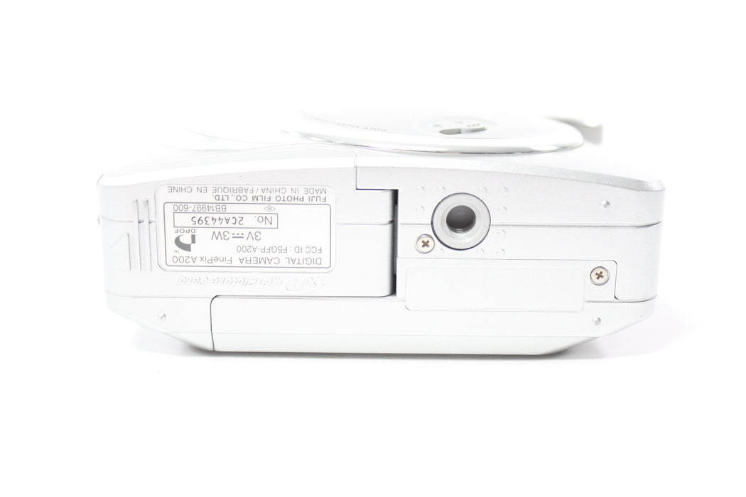 Fujifilm Finepix A200 Digital Point and Shoot Camera 2.5x Zoom 2mp (Silver)