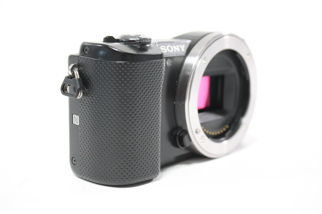 Sony a5000 Digital Mirrorless Camera with 16-50mm f/3.5-5.6 OSS Lens with Shutter Count 2,293