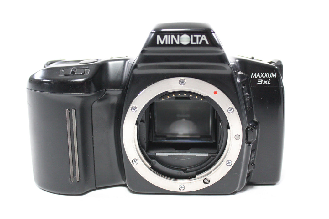 Minolta Maxxum 3xi 35mm SLR Camera with Sigma 28-70mm f/3.5-4.5 UC Zoom Lens