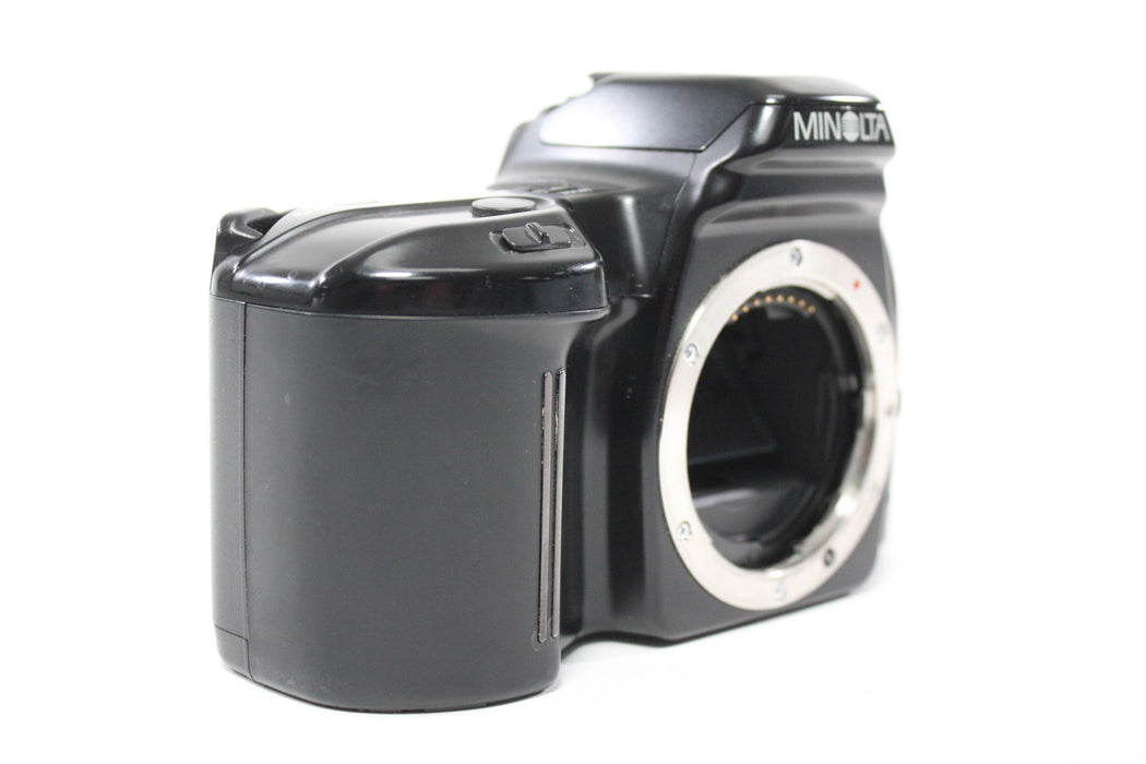 Minolta Maxxum 3xi 35mm SLR Camera with Sigma 28-70mm f/3.5-4.5 UC Zoom Lens