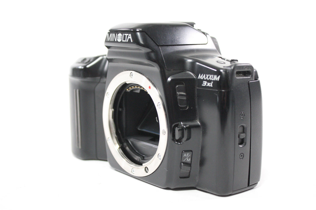 Minolta Maxxum 3xi 35mm SLR Camera with Sigma 28-70mm f/3.5-4.5 UC Zoom Lens