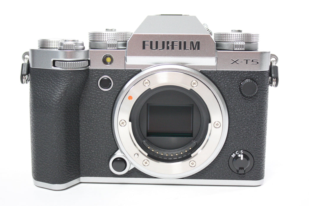 Fuji X-T5 Digital Mirrorless Camera with 16-80mm f/4 R OIS WR Lens (Open Box)