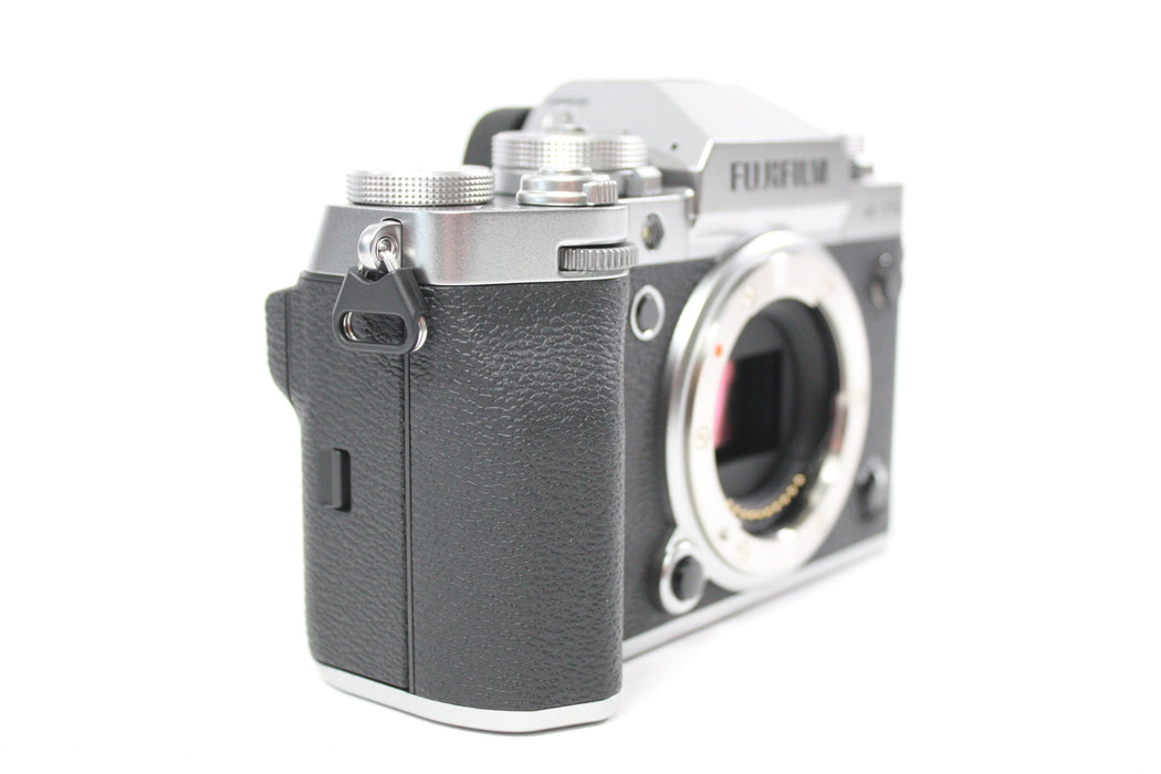 Fuji X-T5 Digital Mirrorless Camera with 16-80mm f/4 R OIS WR Lens (Open Box)