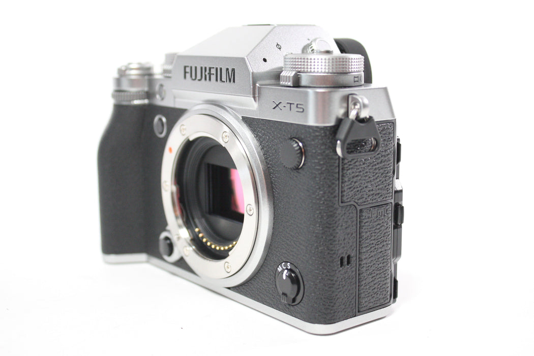 Fuji X-T5 Digital Mirrorless Camera with 16-80mm f/4 R OIS WR Lens (Open Box)