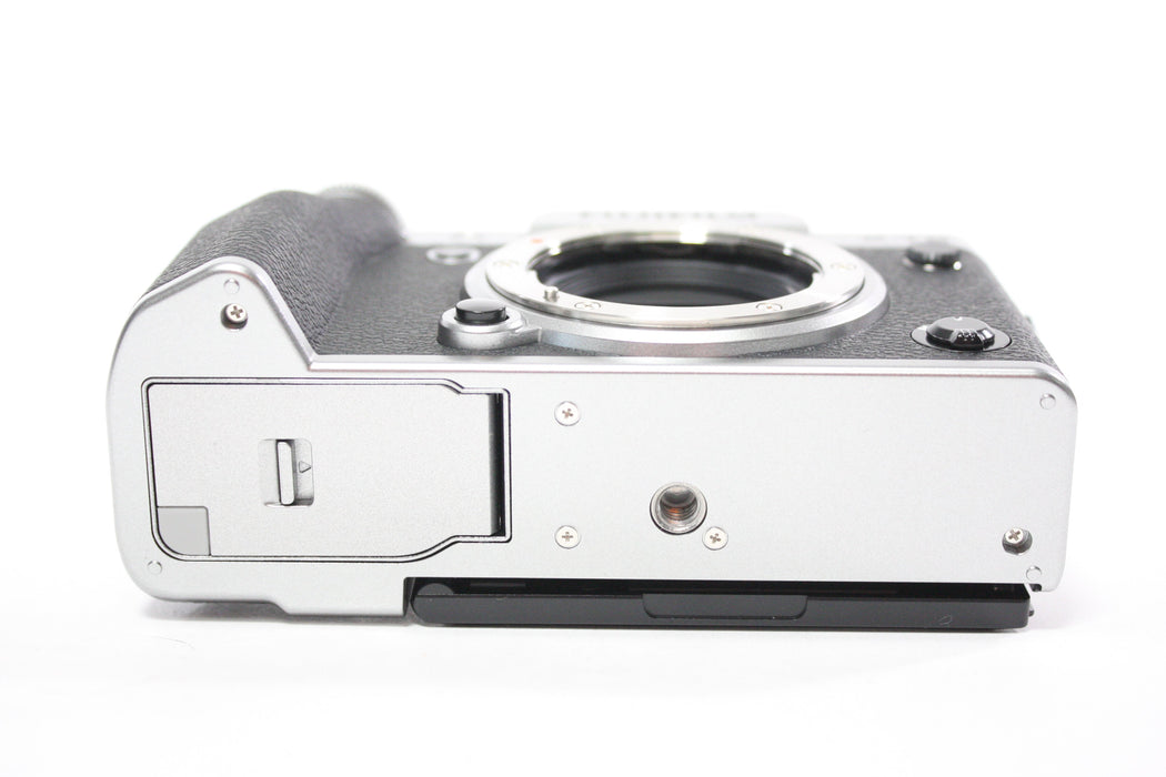 Fuji X-T5 Digital Mirrorless Camera with 16-80mm f/4 R OIS WR Lens (Open Box)