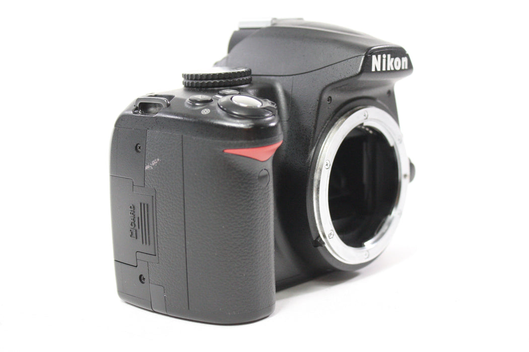 Nikon D3000 DSLR Camera with 18-55mm f/3.5-5.6 G DX VR AF-S Lens with Shutter Count 15,680