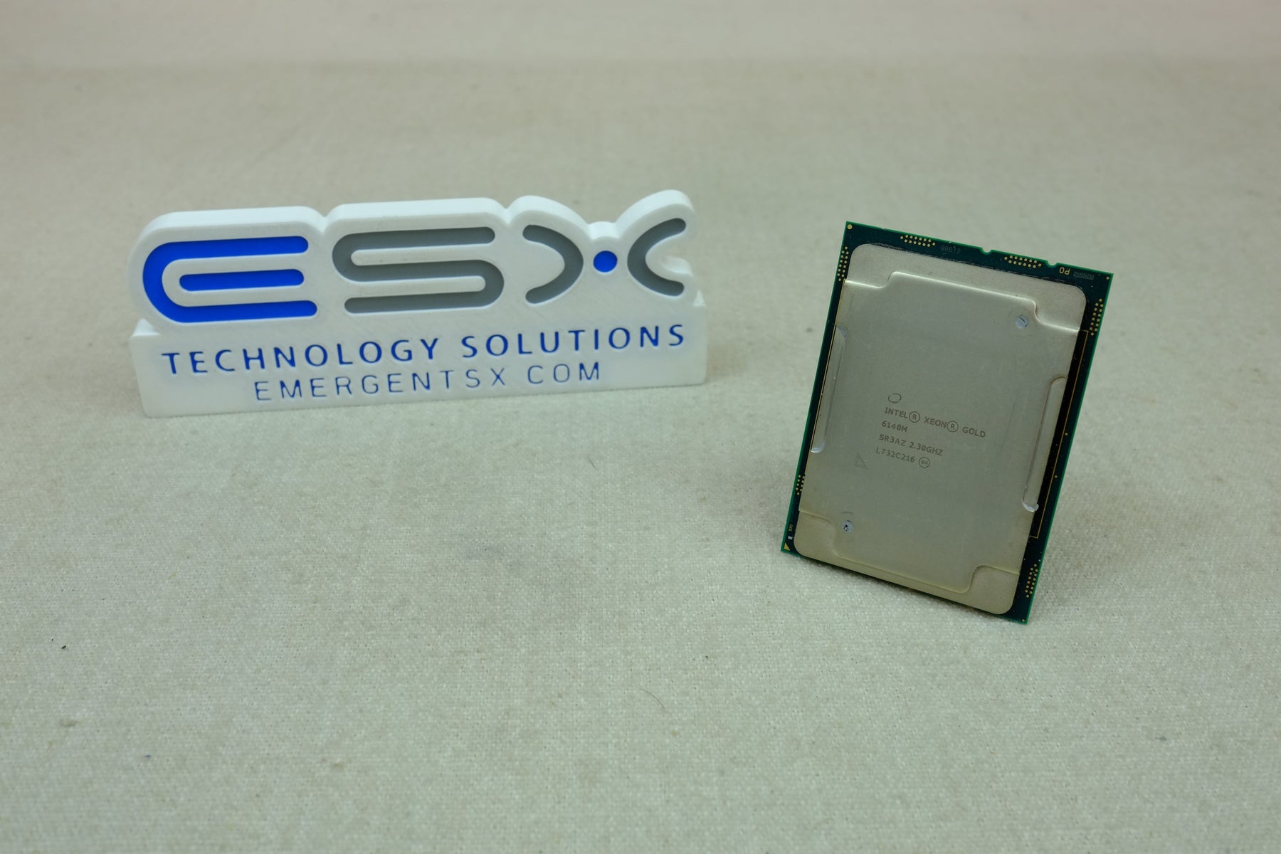 Intel Xeon 18-Core Gold 6140M @ 2.3GHz 24.75MB 140W Processor SR3AZ CPU