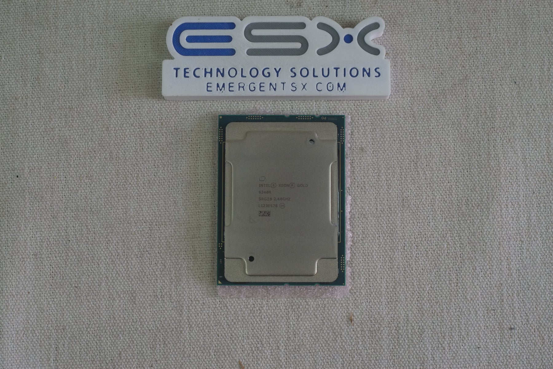 Intel Xeon 24-Core Gold 6240R @ 2.4GHz 35.75MB 165W LGA3647 Processor SRGZ8 CPU