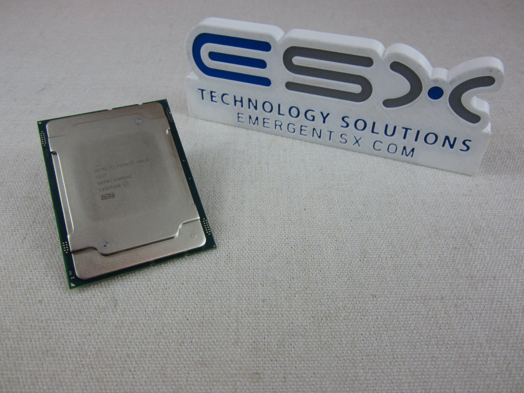 Intel Xeon 8-Core Gold 5217 @ 3.0GHz 11MB 115W LGA3647 Processor SFRBF CPU