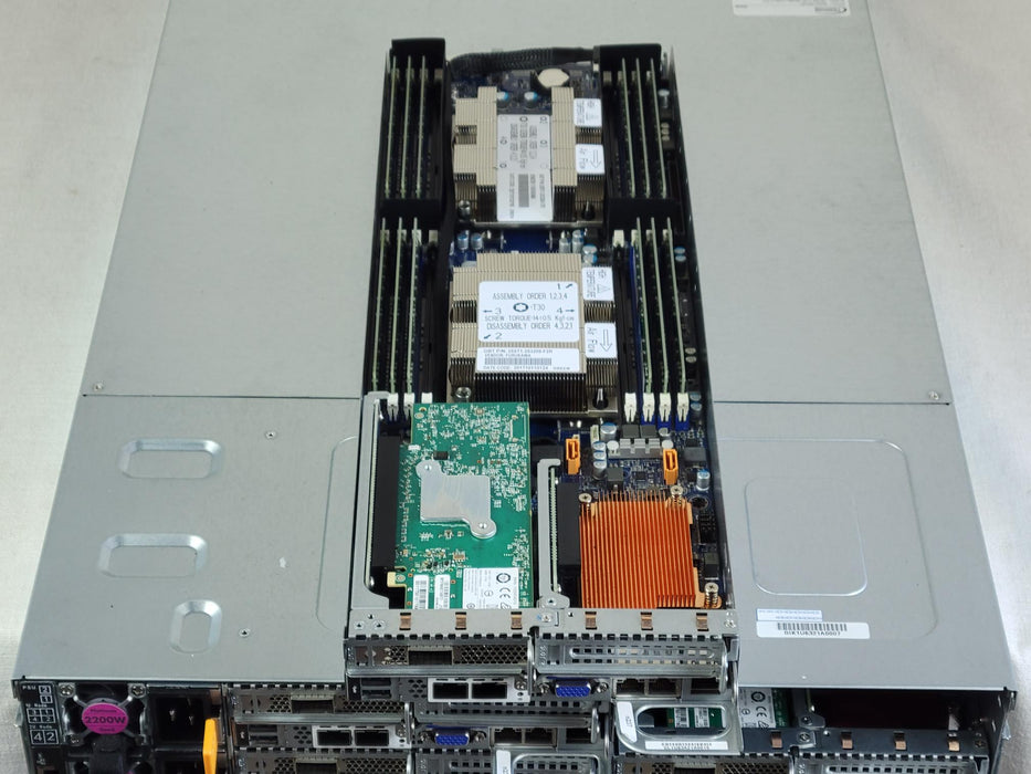 Penguin Computing Relion XE2142 2U 24x 2.5” 4Node Server 8x Xeon Gold 6148 1TB