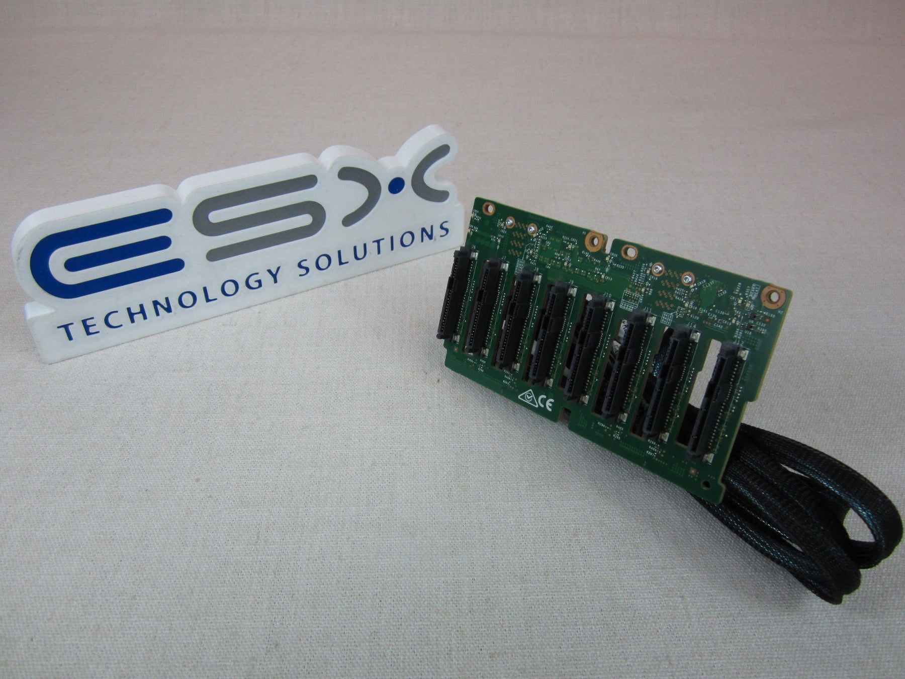Lenovo 00FJ756 8x 2.5" HDD Backplane for X3650 M5 w/ SAS and Power Cables