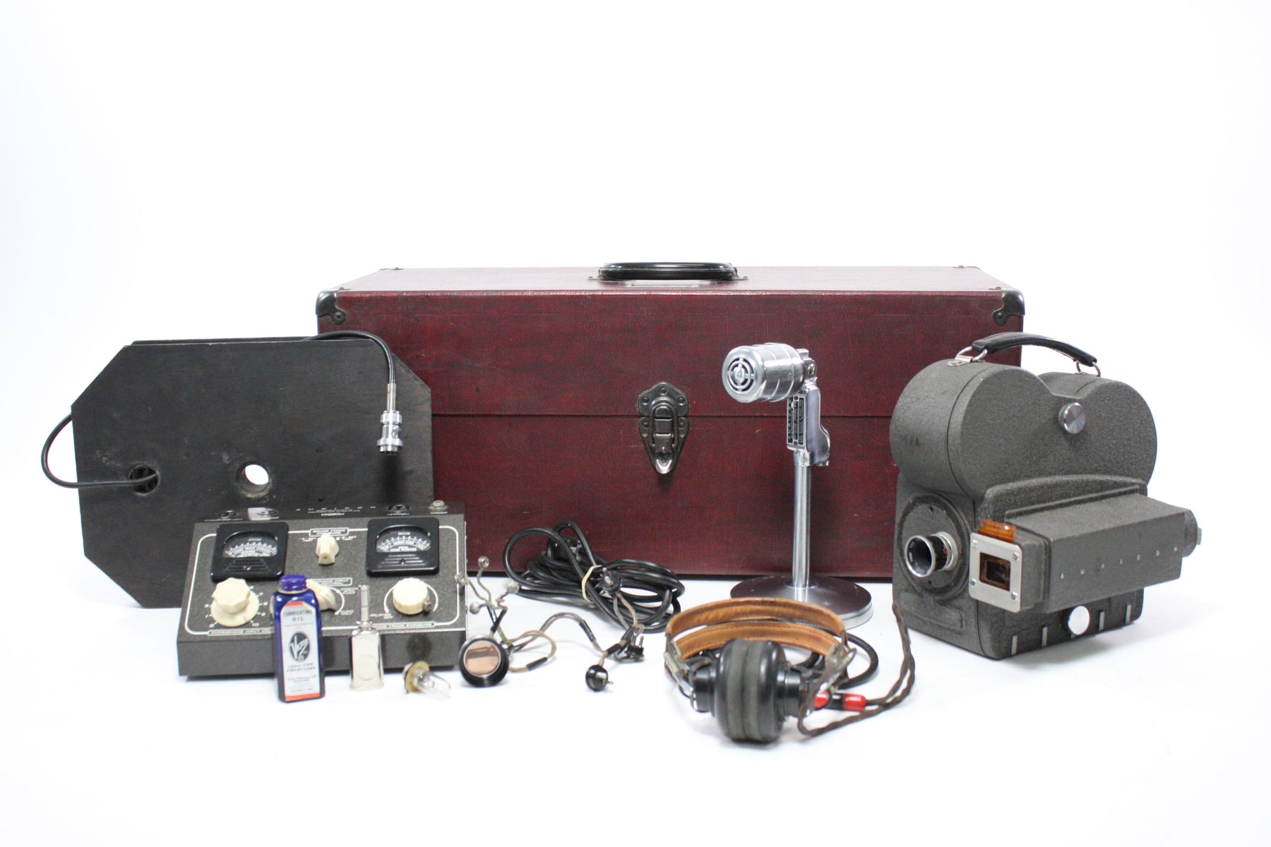 Auricon 16mm Sound-On-Film Camera CM-72 with RA30-21093-A7 and E-6 Microphone AS-IS