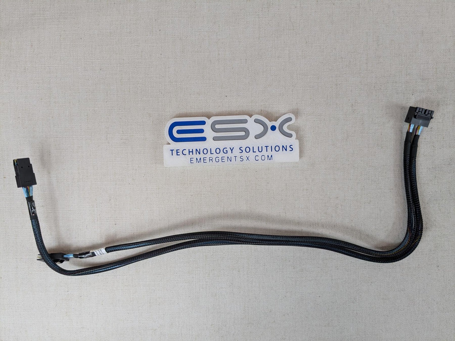 Dell XRFV4 PowerEdge T440 8x 3.5” LFF Backplane to PCIe SAS Cable