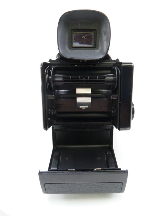 Bronica ETRSi Camera Kit with 75MM F2.8 Lens, 220 Back, and Prism Finder