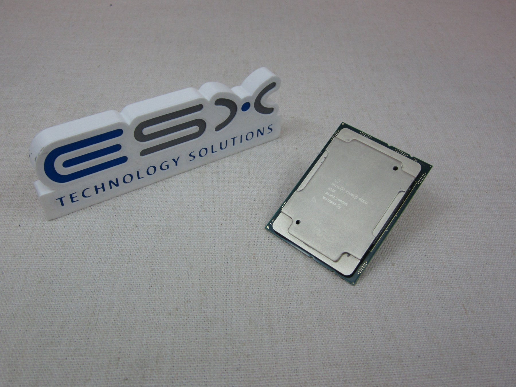 Intel Xeon 12-Core Gold 6126 @ 2.6GHz 19.25MB 125W LGA 3647 Processor SR3B3 CPU