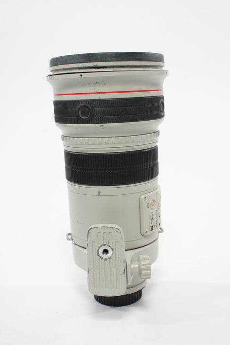 Canon 300mm f/2.8 L IS USM Lens for Canon EF Mount with Case for Parts or Repair