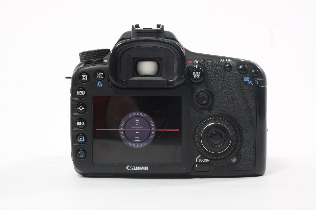 Canon 7D DLSR with 18-55mm f/3.5-5.6 IS II Lens with Shutter Count 59,196 (see details)