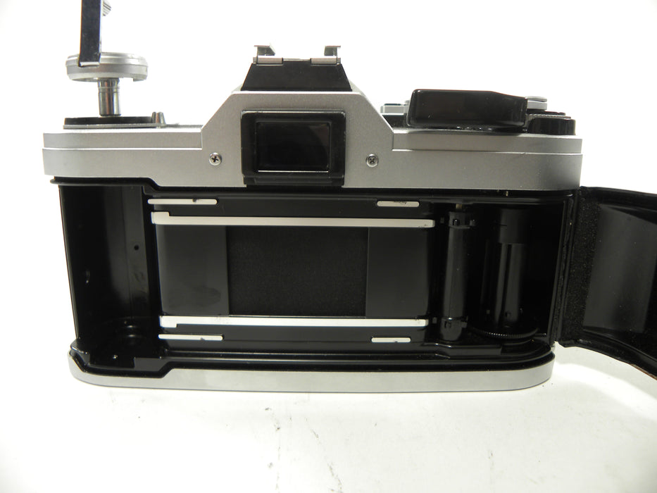 Canon AT-1 35mm SLR camera w/Makinon 28-80mm f3.5