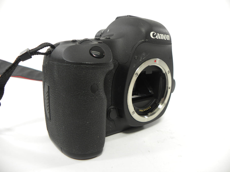 Canon EOS 5D Mark III 22.3mp Digital SLR Body Only Shutter Ct. 17,333
