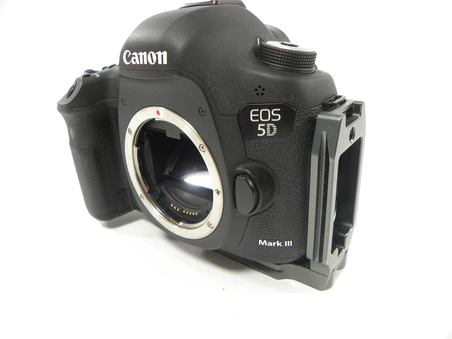 Canon EOS 5D Mark III 22.3mp Full Frame DSLR Body Only Shutter Ct. 15,414