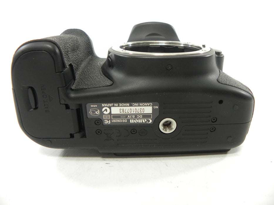 Canon EOS  60D 18mp Digital SLR Body Only Shutter Ct. 36,825 w/BG-E9 Grip
