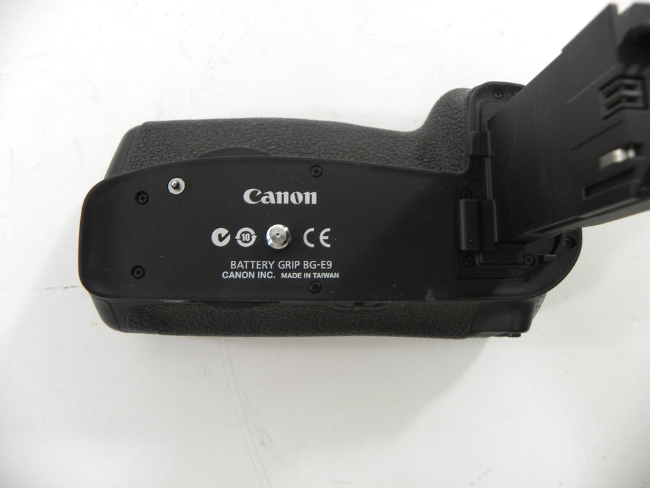 Canon EOS  60D 18mp Digital SLR Body Only Shutter Ct. 36,825 w/BG-E9 Grip