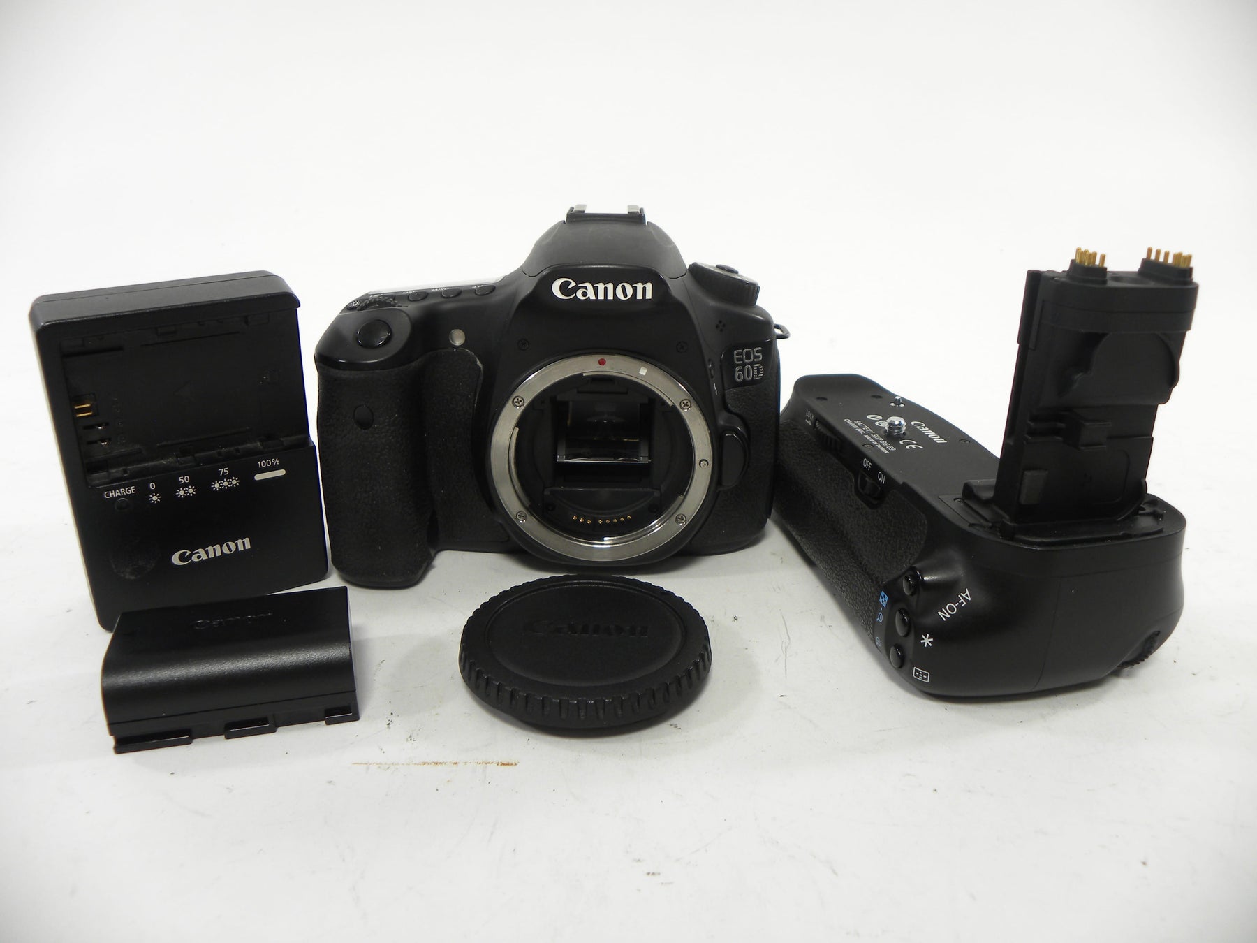 Canon EOS  60D 18mp Digital SLR Body Only Shutter Ct. 36,825 w/BG-E9 Grip
