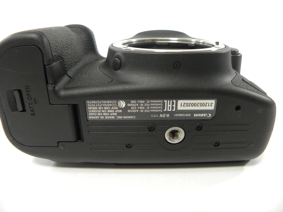 Canon EOS 6D Mark II 26.2mp Digital SLR body only Shutter Ct. 1,132