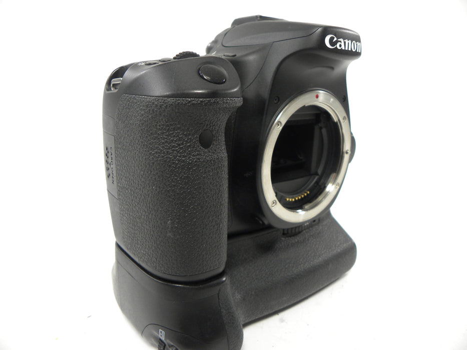 Canon EOS 70D 20.2mp Digital SLR body only w/grip S/C 3,901