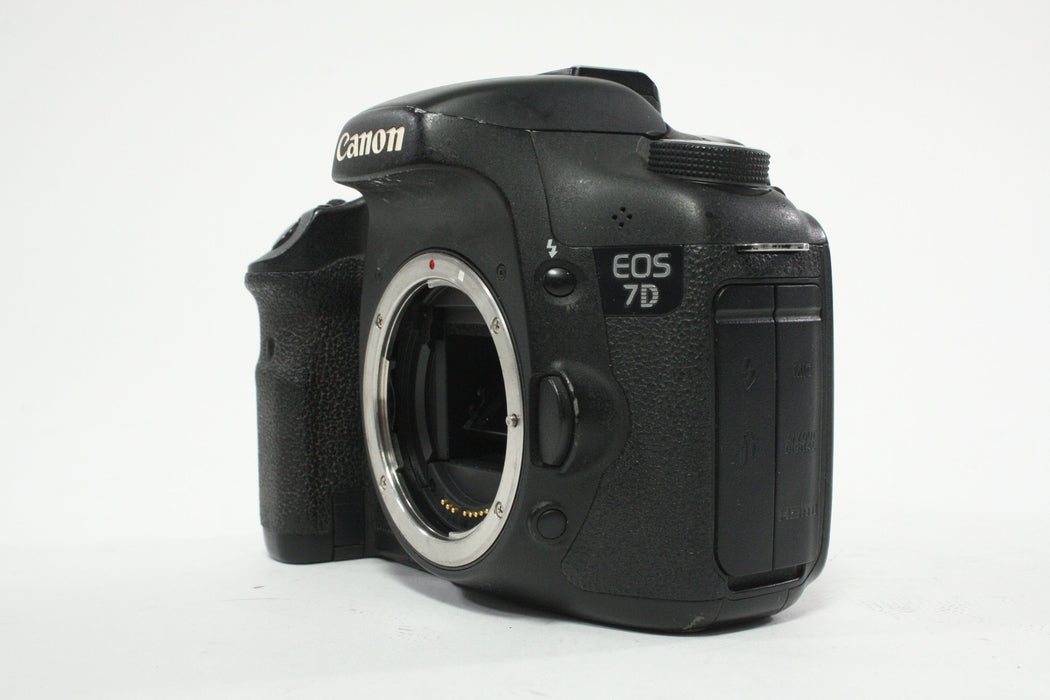 Canon EOS 7D DSLR Camera with a Shutter Count of 171,026