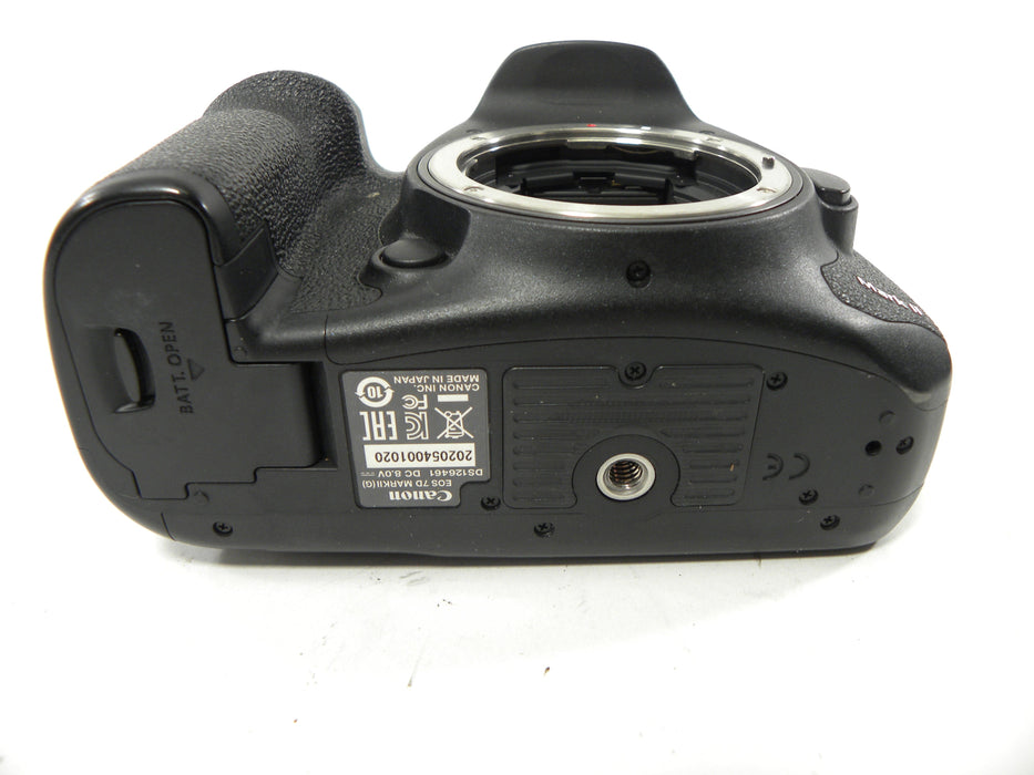 Canon EOS 7D Mark II 20.2mp Digital SLR Body Only Shutter Ct. 22,732