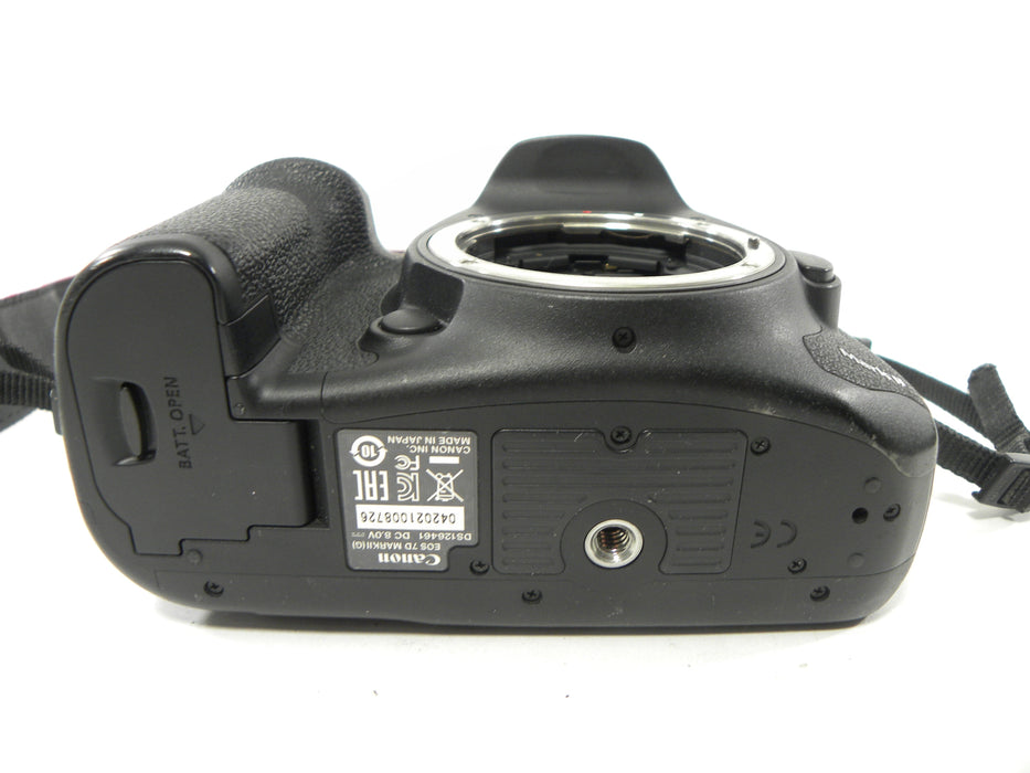 Canon EOS 7D Mark II 20.2mp Digital SLR Body Only Shutter Ct. 265,639