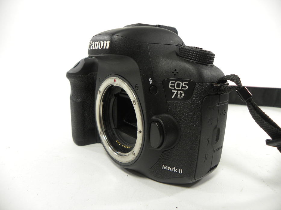 Canon EOS 7D Mark II 20.2mp Digital SLR Body Only Shutter Ct. 265,639