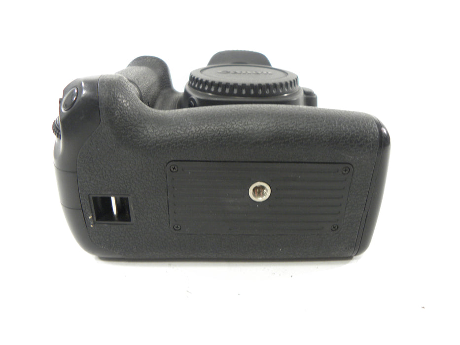 Canon EOS 80D 24.2mp Digital SLR Body only w/grip S/C 4,212