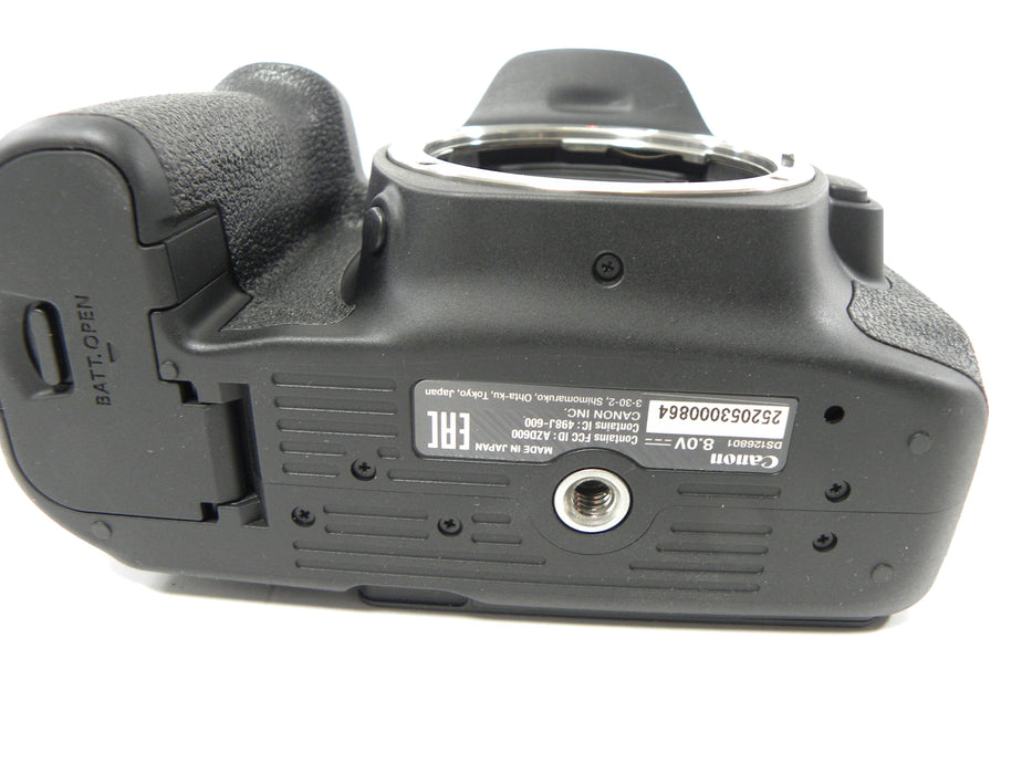 Canon EOS 90D 32.5mp Digital SLR Body Only Shutter Ct. <1000