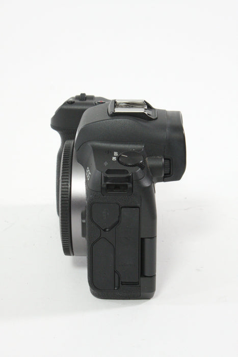 Canon EOS R w/Battery Grip BG-E22 - Shutter Count 62000 or less